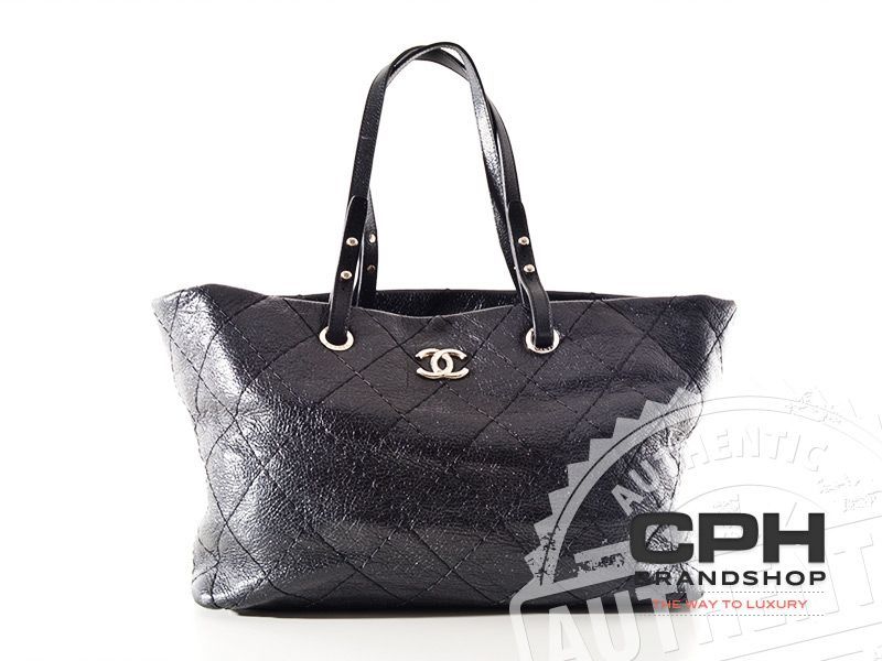 Chanel "on the road" tote taske.-4135