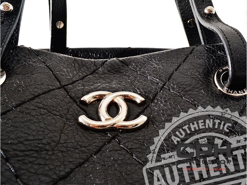 Chanel "on the road" tote taske.-4137